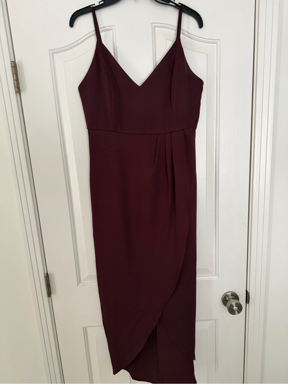 Spaghetti Strap V-Neck Midi Dress in Burgundy